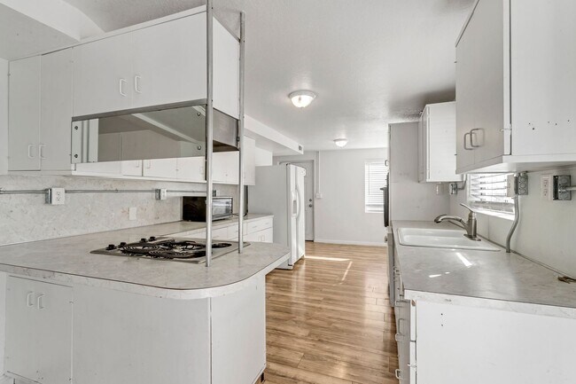Building Photo - 13413 Minuteman Dr