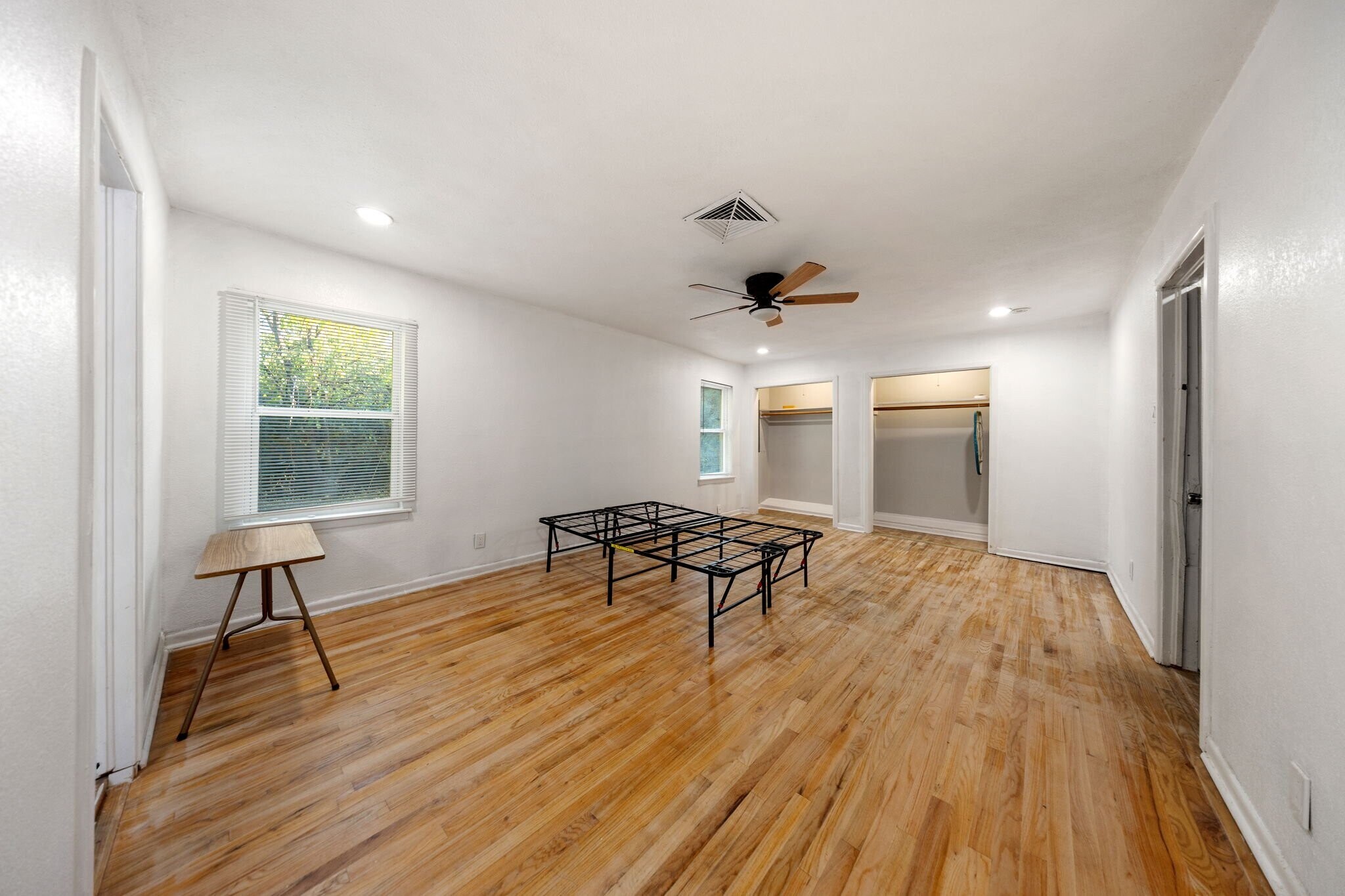 Building Photo - 809 Burleson St
