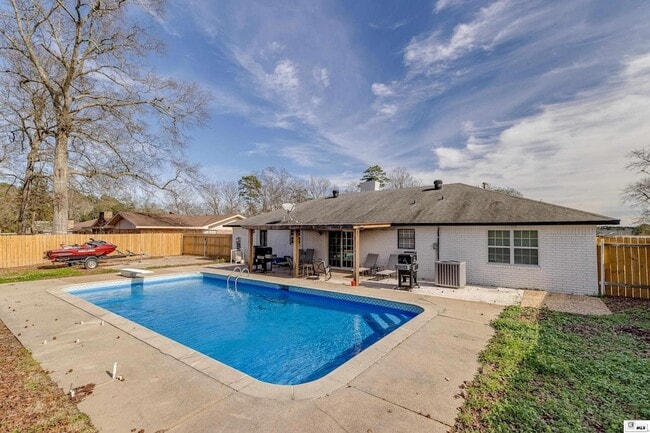 Building Photo - 111 Jennifer Ln