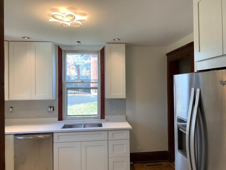 Kitchen - 23 W Franklin Ave