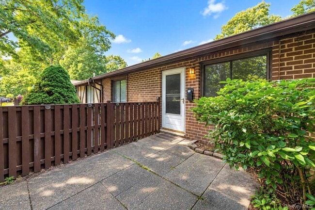 Building Photo - 167 Cambridge Dr