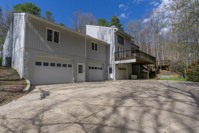Building Photo - 19 Shady Brook Ln