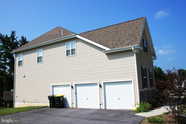 Building Photo - 1417 Stockton Rd