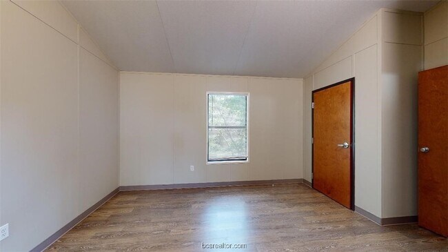 Building Photo - 5585 Straub Rd