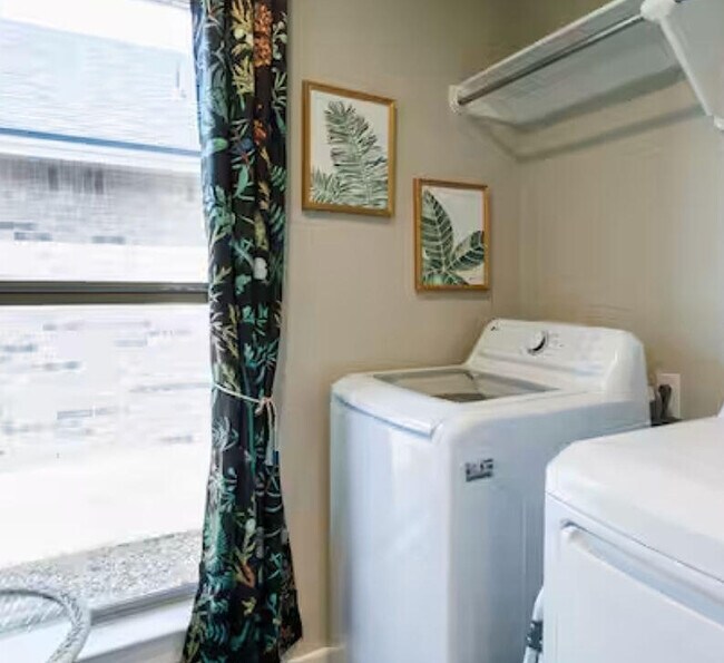 Building Photo - 2016 132nd St