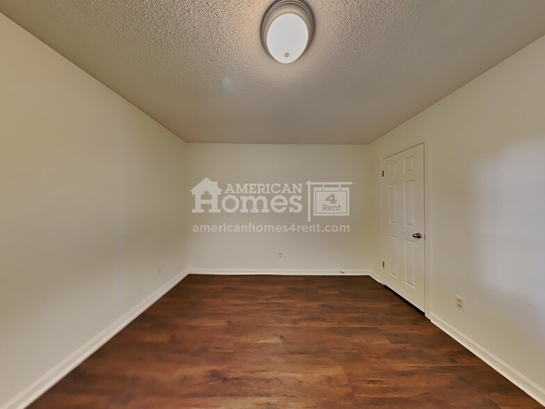 Building Photo - 245 Brookstone Cove