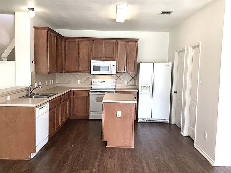 Building Photo - 109 Castle Dr
