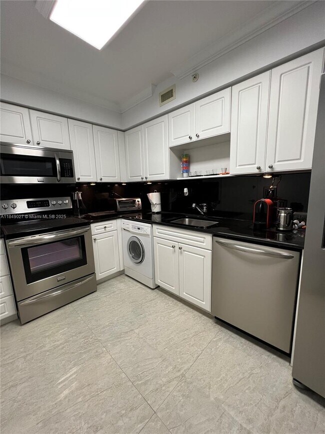 Building Photo - 2501 S Ocean Dr