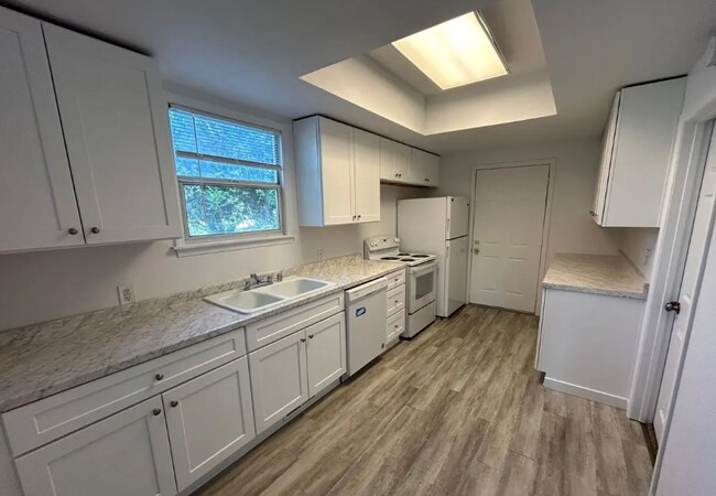 Building Photo - 314 E Ermina Ave