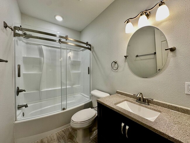 Building Photo - Cozy Cottage in Kerrville