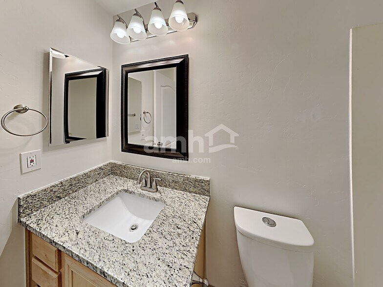 Building Photo - 350 E Calle Nacrita