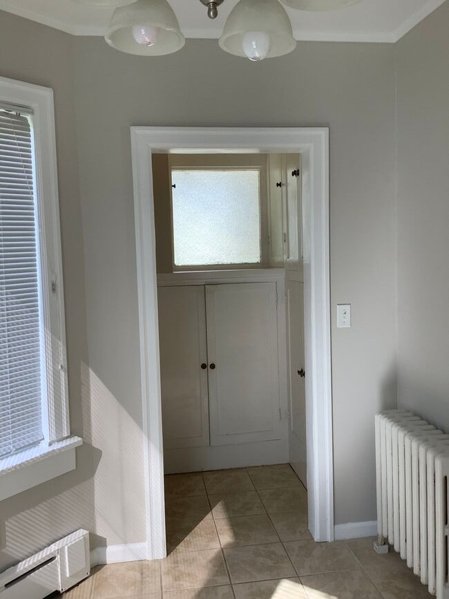 Building Photo - Large home/3bed 3 bath with bonus/office room just outside of PSNS and close to Bremerton Ferry