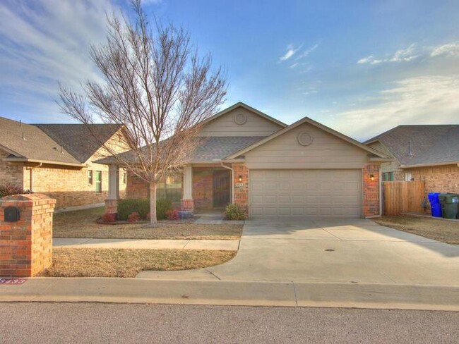 Primary Photo - Beautiful Home in green Leaf Trails Addition!