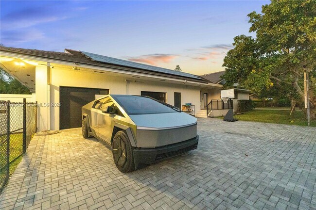 Building Photo - 9040 SW 110th Ave