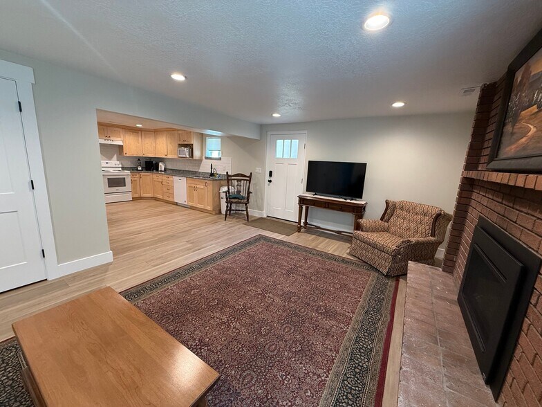 Building Photo - 6512 Rodeo Ln