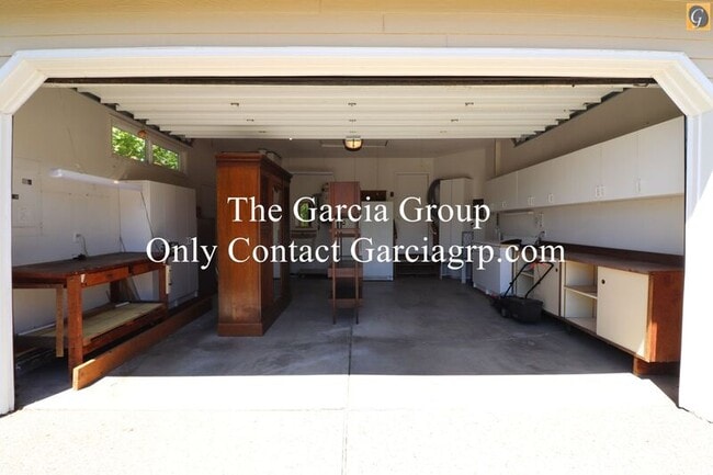 Building Photo - 8955 SW Iowa Dr