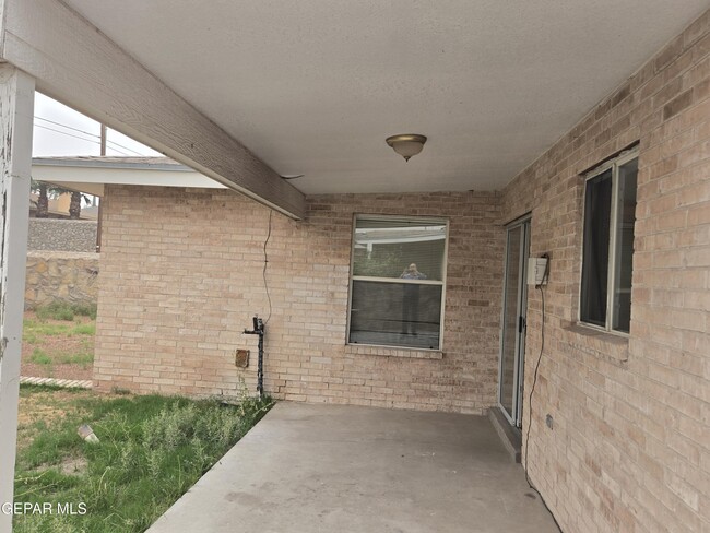 Building Photo - 709 La Chapa Ave