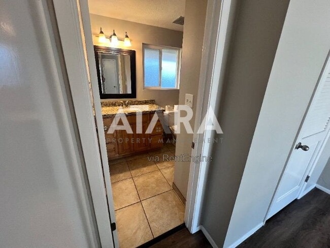 Building Photo - 5875 Highland Dr