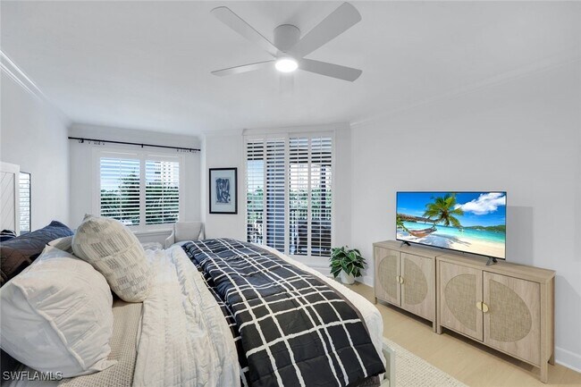 Building Photo - 8720 Bay Colony Dr