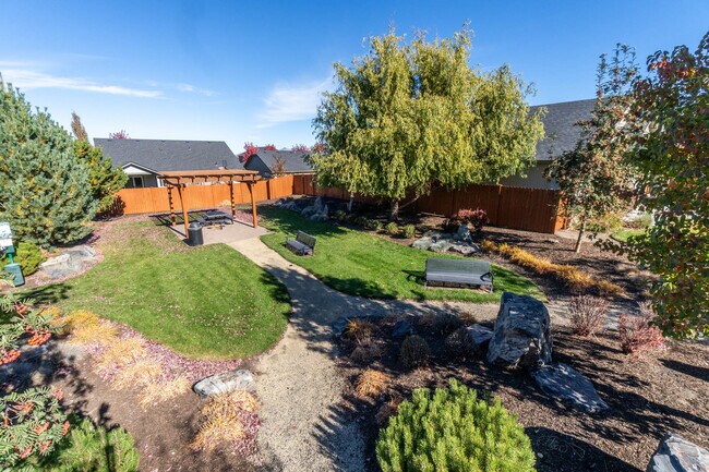 Building Photo - 3667 SW Pumice Stone Ave
