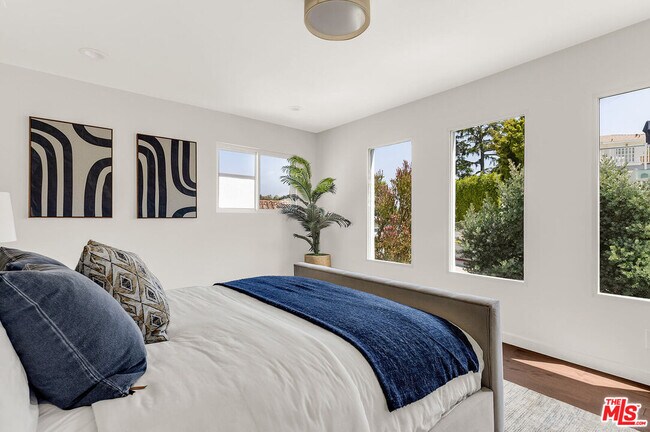 Building Photo - 3360 Ley Dr