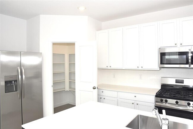 Building Photo - 10606 Summers Wy