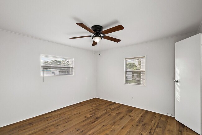 Building Photo - 123 Camellia Dr