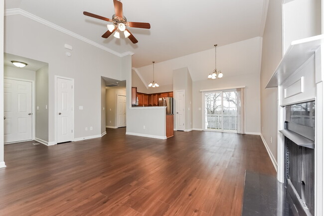 Building Photo - 1046 Golf View Way