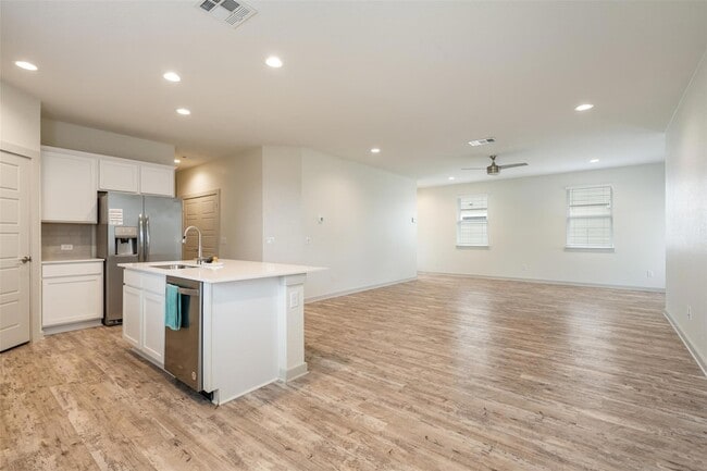 Building Photo - 253 Deserti Rd