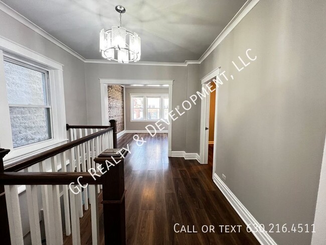 Building Photo - 1439 N Artesian Ave