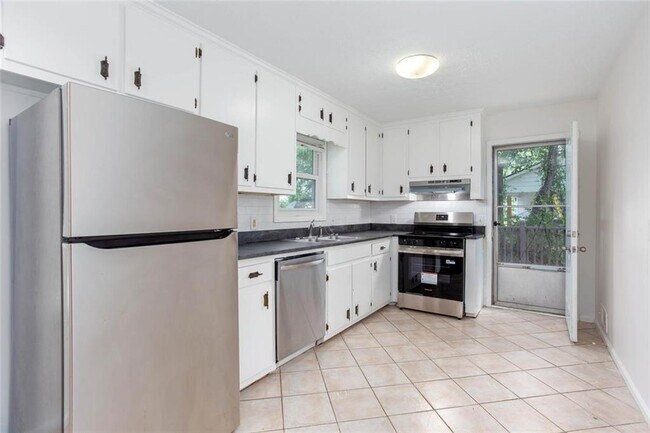 Building Photo - 1093 Caprice Dr