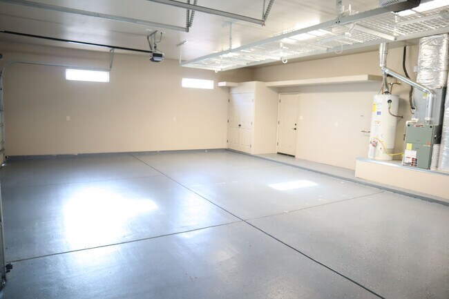 Building Photo - Your own resort! Elegant, Exclusive & Exquisite.