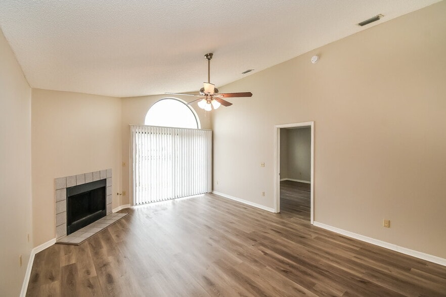 Building Photo - 2847 Lantana Lakes Dr W