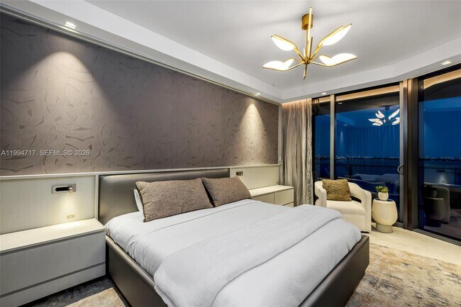 Building Photo - 700 NE 24th St