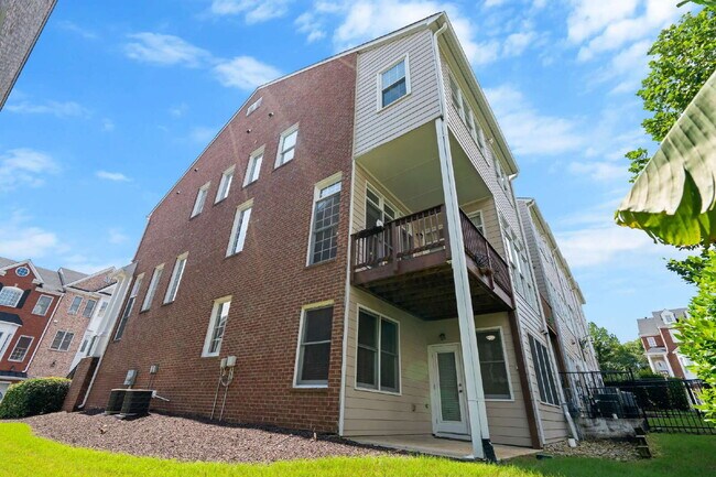 Building Photo - 312 Creekbank Way SE