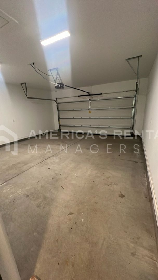 Building Photo - 306 Kennesaw Ave
