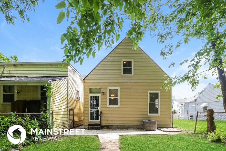 Building Photo - 3017 Greenwood Ave