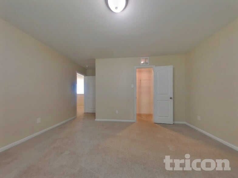 Building Photo - 401 Palomino Stand Dr