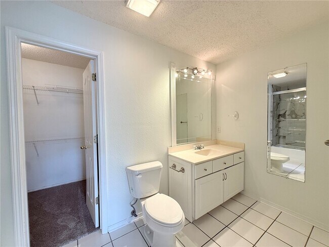 Building Photo - 18033 Broadview Dr