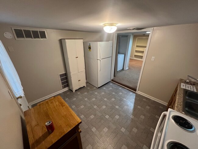Building Photo - Adkins Rd House