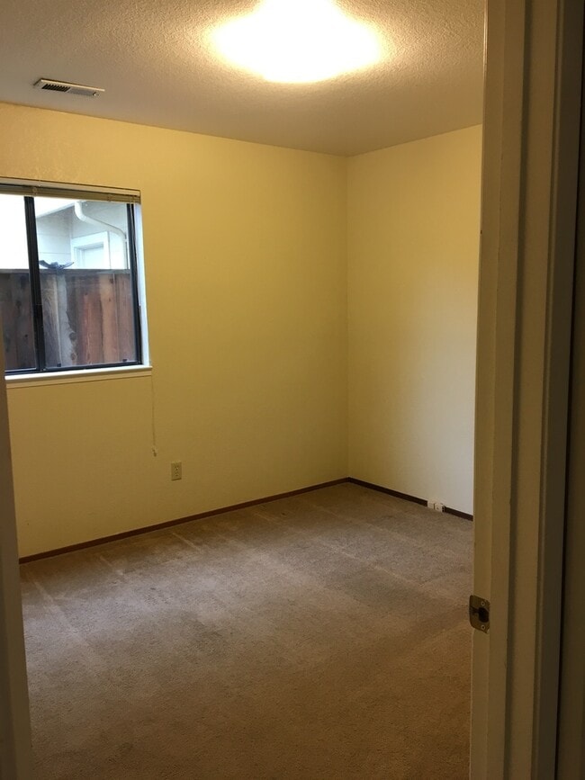 Building Photo - Great 2 Bedroom 2 Bath Condo in Seaside