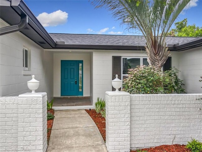 Building Photo - 8676 Hillside Dr