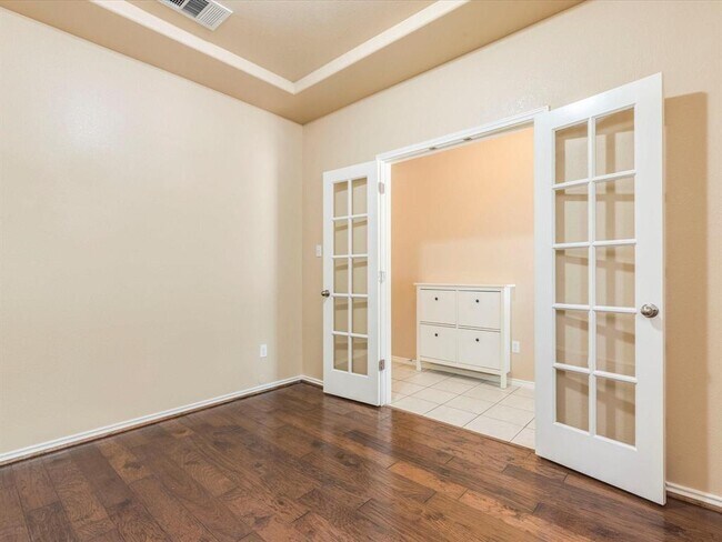 Building Photo - 305 Nivens Dr
