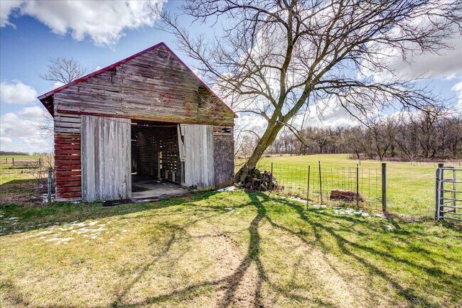 Building Photo - 34 N Union Rd