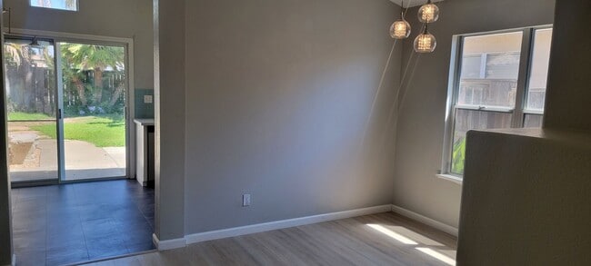 Building Photo - MOVE IN SPECIAL $500 OFF 2ND MONTH - 3 bed...