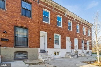 Building Photo - 912 N Milton Ave