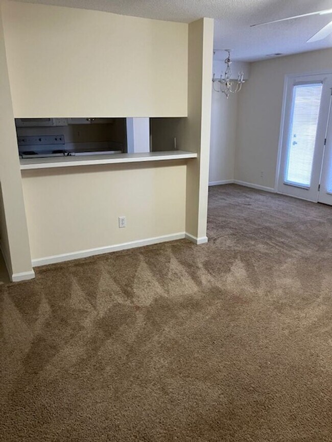 Building Photo - 719-G