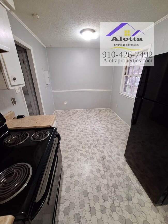 Building Photo - 819 Ridge Rd