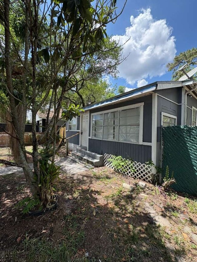 Building Photo - Spacious Home Available in Tampa! 5bed | 2baths