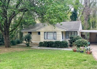 Building Photo - 3 Bedroom 1 Bath Near UGA and 5 Points! Available August 10th!